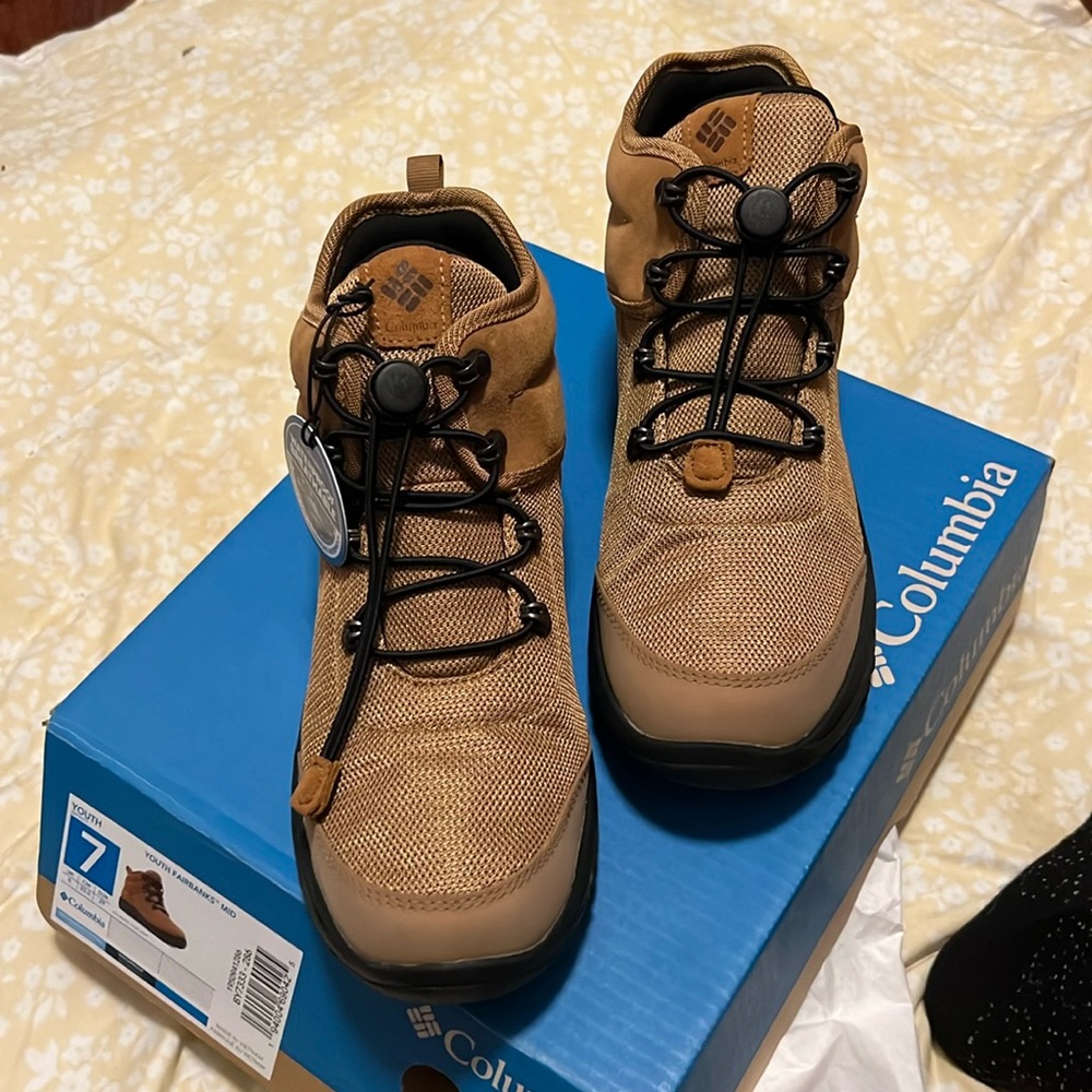 COLUMBIA ,youth fairbanks ,size 7 , waterproof